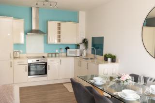 Stylish 2BR apartment Town centre Free parking - Hatfield - 7