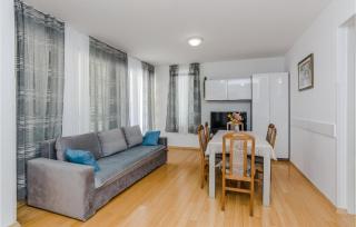 2 Bedroom Nice Apartment In Petrcane - Petrčane - 9