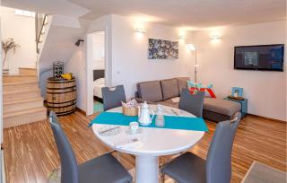 3 Bedroom Cozy Home In Gromin Dolac - Zavala - 6