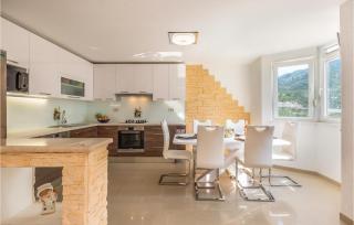 3 Bedroom Awesome Home In Zagvozd - Zagvozd - 8