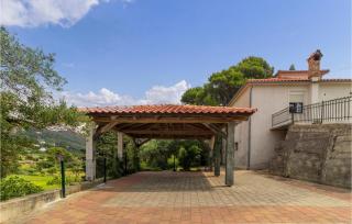 2 Bedroom Beautiful Home In Banjol - Banjol - 2