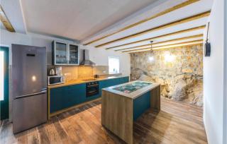 Two-Bedroom Holiday Home In Ljubitovica - Ljubitovica - 7