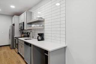 CozySuites Mass with parking lounge & roof deck #38 - Indianápolis - 3