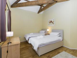 Ingleby Barn - 27946 - Battersby - 3