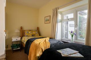 Badgers Way - with hot tub - 2