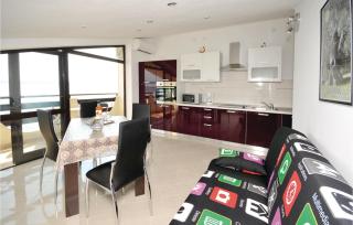 Two-Bedroom Apartment Kastel Kambelovac With Sea View 02 - Kaštela - 9