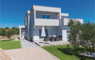 Four-Bedroom Holiday Home In Zaton - Zaton - 4