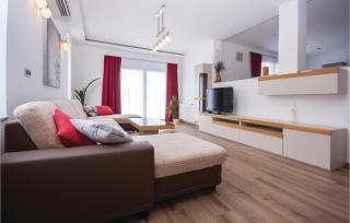 Four-Bedroom Holiday Home In Zaton - Zaton - 1