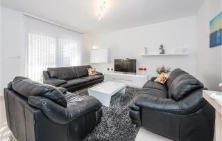 Three-Bedroom Holiday Home In Razanj - Ražanj - 9