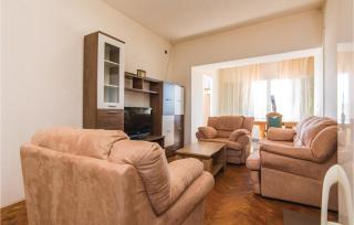 Six-Bedroom Holiday Home In Donje Rastane - 9
