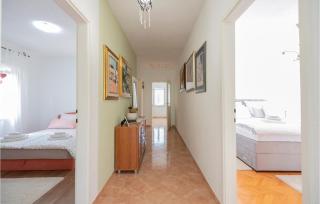 Three-Bedroom Holiday Home In Vinjani Donji - Donji Vinjani - 2