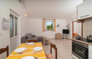 Stunning Home In Supetar With Kitchen - Supetar - 7
