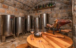 Four-Bedroom Holiday Home In Vinjani Gornji - 6