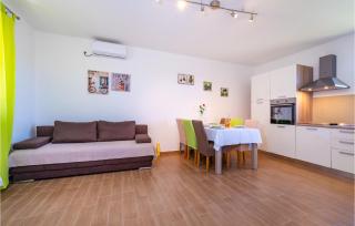 4 Bedroom Amazing Home In Benkovac - Benkovac - 6