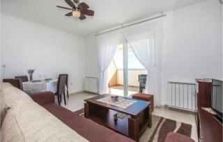 1 Bedroom Beach Front Apartment In Smrika - 1