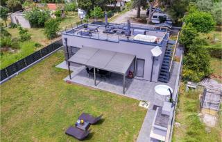 Pet Friendly Home In Peroj With Kitchen - Peroj - 1
