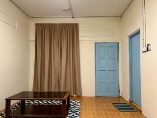 Kampung-style Guest House in Kota Bharu for 4 pax - 8