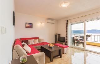 Three-Bedroom Apartment In Komarna - 0