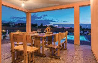 Four-Bedroom Holiday Home In Bilice - Bilice - 5