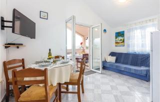 1 Bedroom Cozy Apartment In Bakarac - 8