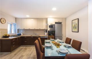 Gorgeous Home In Vinjani Donji - Perići - 4
