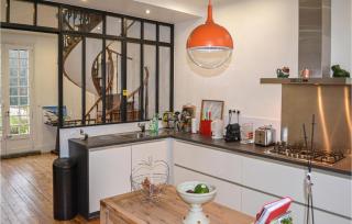 Beautiful Home In Saint-Christoly-De-Bla - 6