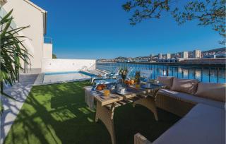 Four-Bedroom Holiday Home In Sibenik - Šibenik - 1