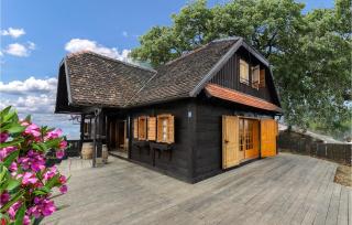 Six-Bedroom Holiday Home In Jastrebarsko - Jastrebarsko - 9