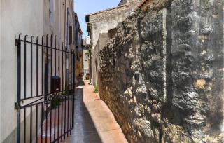 Gorgeous Home In Aramon With Kitchen - Aramon - 3