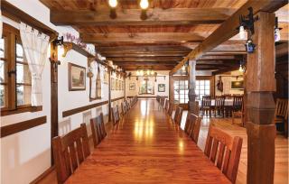 Six-Bedroom Holiday Home In Jastrebarsko - Jastrebarsko - 1