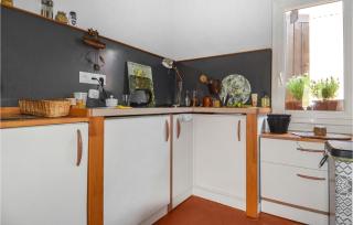 Gorgeous Home In Aramon With Kitchen - Aramon - 6