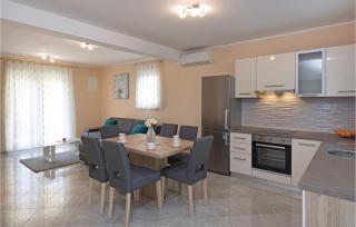 Four-Bedroom Holiday Home In Vodnjan - Mednjan - 7