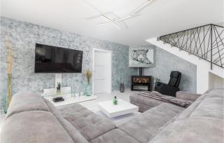 4 Bedroom Beautiful Home In Jursici - 6