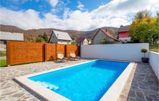 Stunning Home In Tuk Vojni With Jacuzzi - Tuk Vojni - 3