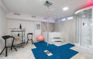 Amazing Home In Zrnovnica With Sauna - Žrnovnica - 7