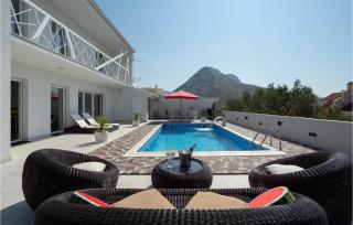 Amazing Home In Zrnovnica With Sauna - Žrnovnica - 3