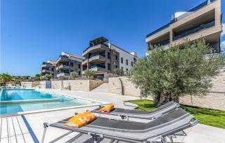 Lovely Apartment In Banjole - 1