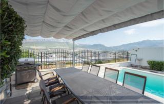 Amazing Apartment In Split With Kitchen - 1