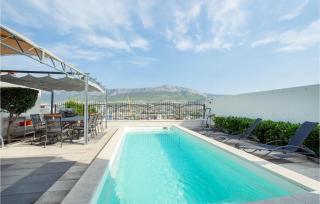 Amazing Apartment In Split With Kitchen - 4