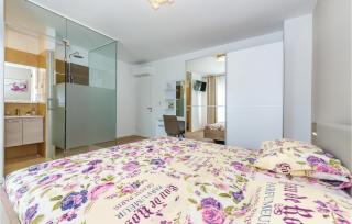 Four-Bedroom Holiday Home In Sibenik - Šibenik - 6