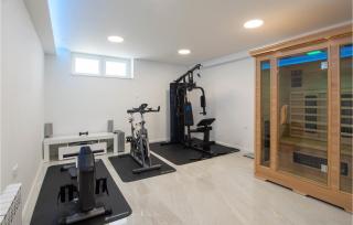 Amazing Home In Zrnovnica With Sauna - Žrnovnica - 6