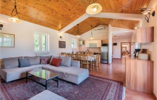 Beautiful Home In Liznjan With Sauna - 8
