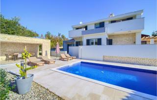 3 Bedroom Nice Home In Risika - 0