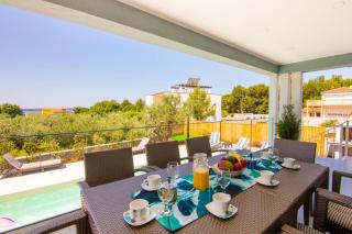 Villa with Pool and Mesmerizing Sea View - Fažana - 1