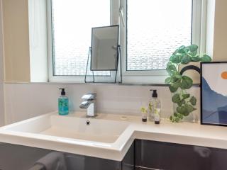 Pass the Keys Spacious Stylish 3BR Stafford – Ideal Getaway - Stafford - 2