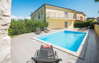 Four-Bedroom Holiday Home In Perci - Perkovići - 0