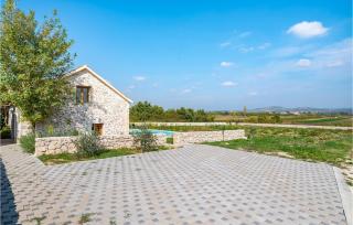 Four-Bedroom Holiday Home In Lisane Tinjske - Lišane Tinjske - 1