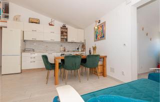 2 Bedroom Lovely Apartment In Rogoznica - Rogoznica - 7