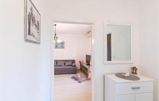 1 Bedroom Cozy Apartment In Trogir - Trogir - 4