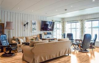 Cozy Home In Vanvik With Wifi - 5